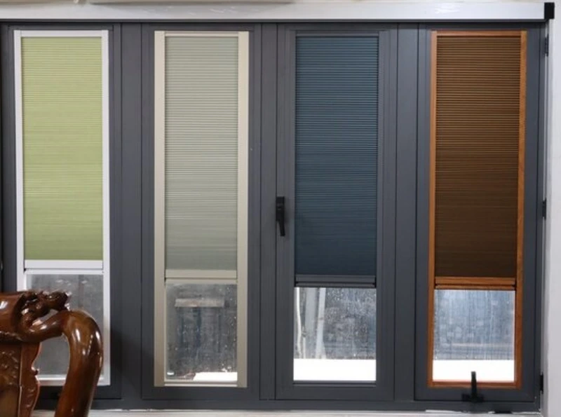 Rèm Chống Nắng Trên Kính